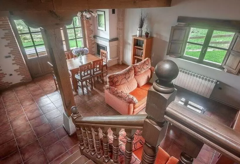 La Casa De Bustantegua