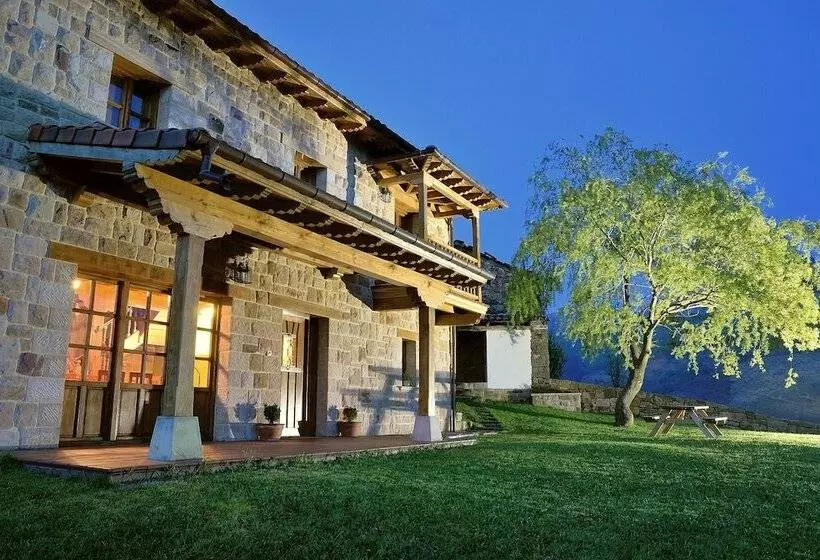 La Casa De Bustantegua