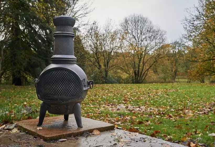 Punch Tree Lodge For Couples, Wood Burning Hot Tub