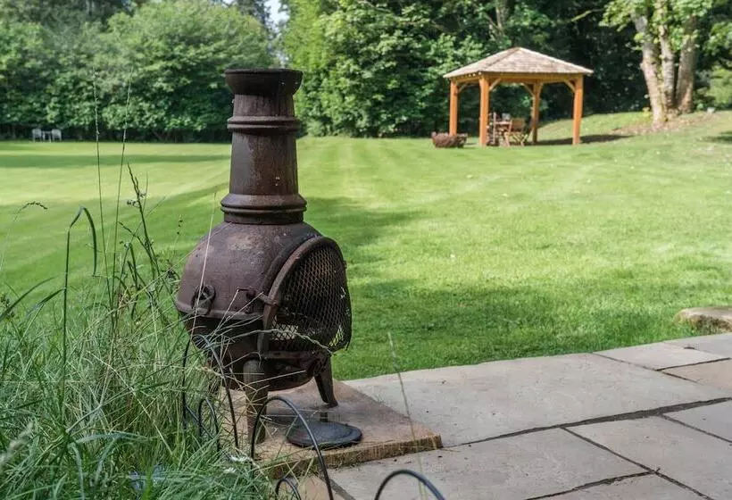 Punch Tree Lodge For Couples, Wood Burning Hot Tub