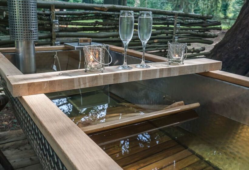 Punch Tree Lodge For Couples, Wood Burning Hot Tub