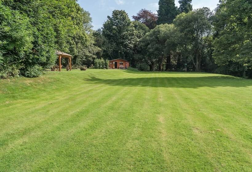 Punch Tree Lodge For Couples, Wood Burning Hot Tub