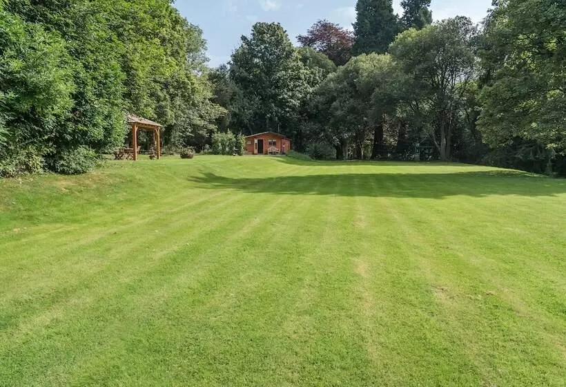 Punch Tree Lodge For Couples, Wood Burning Hot Tub