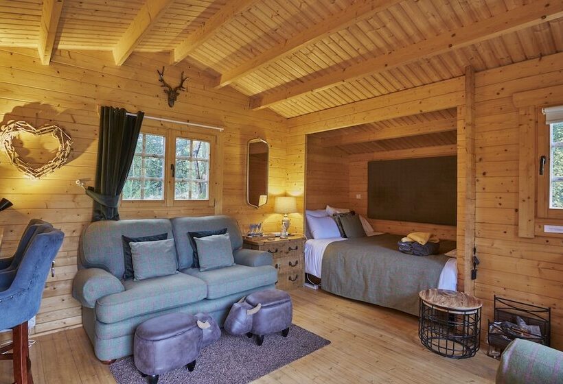 Punch Tree Lodge For Couples, Wood Burning Hot Tub