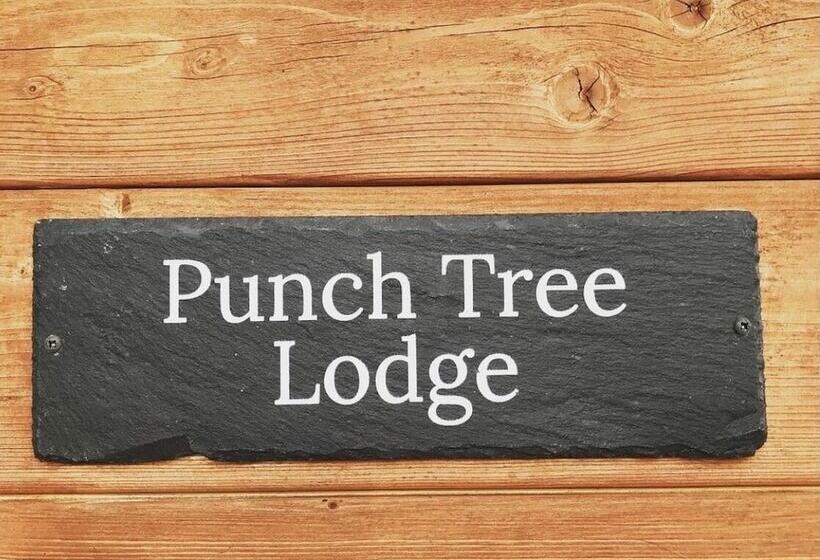 Punch Tree Lodge For Couples, Wood Burning Hot Tub