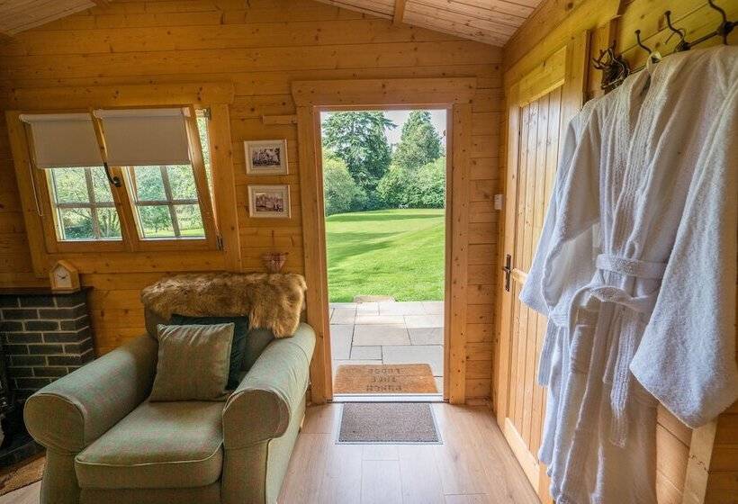 Punch Tree Lodge For Couples, Wood Burning Hot Tub