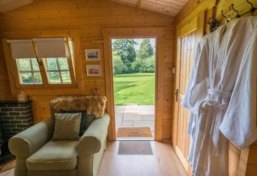 Punch Tree Lodge For Couples, Wood Burning Hot Tub