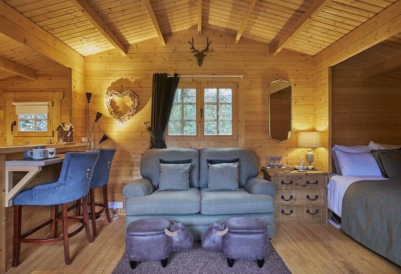 Punch Tree Lodge For Couples, Wood Burning Hot Tub