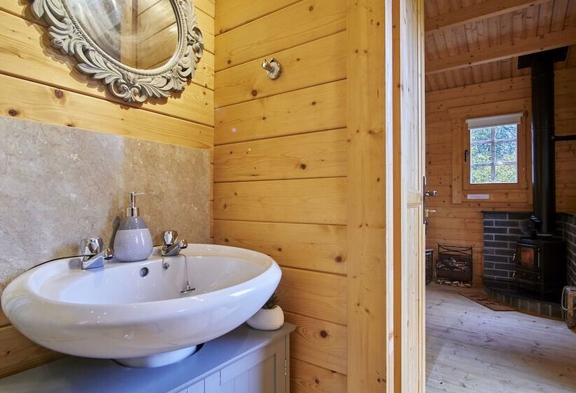 Punch Tree Lodge For Couples, Wood Burning Hot Tub