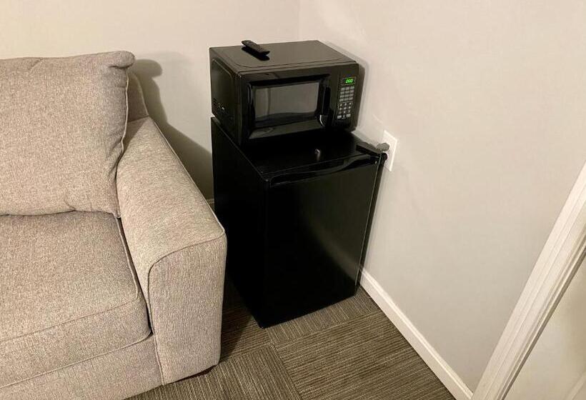 Twin Lakes Creamery, Grill & Inn