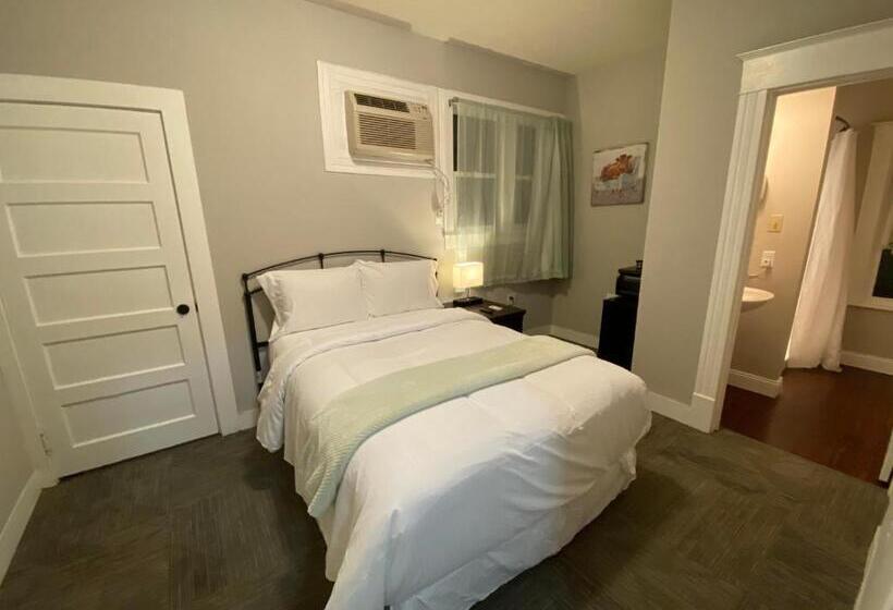 Twin Lakes Creamery, Grill & Inn