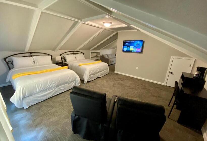 Twin Lakes Creamery, Grill & Inn