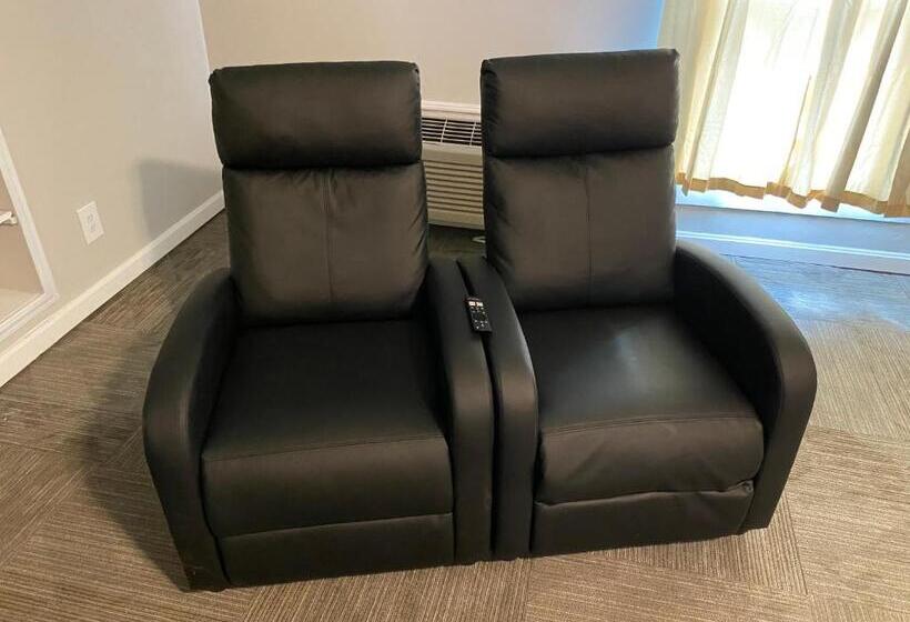 Twin Lakes Creamery, Grill & Inn