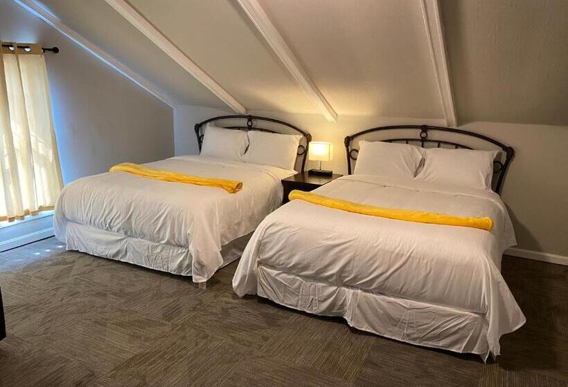 Twin Lakes Creamery, Grill & Inn