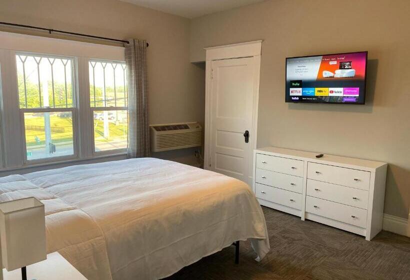 Twin Lakes Creamery, Grill & Inn