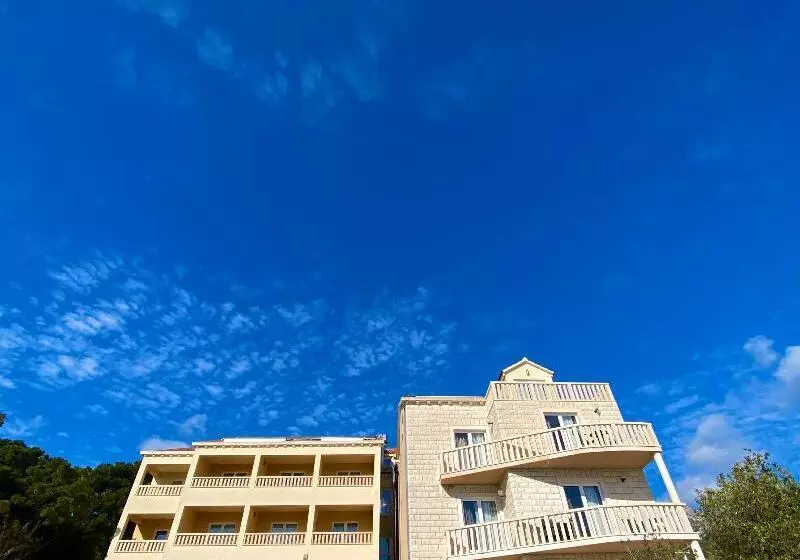 Villa Dzamonja