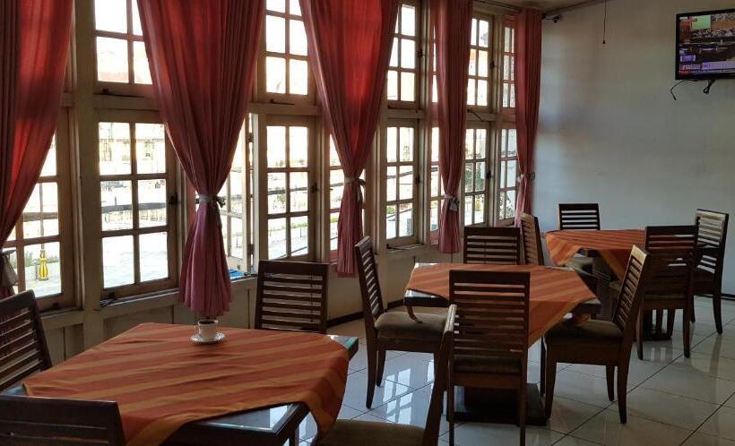 בית מלון כפרי Dequr Jakarta Kota