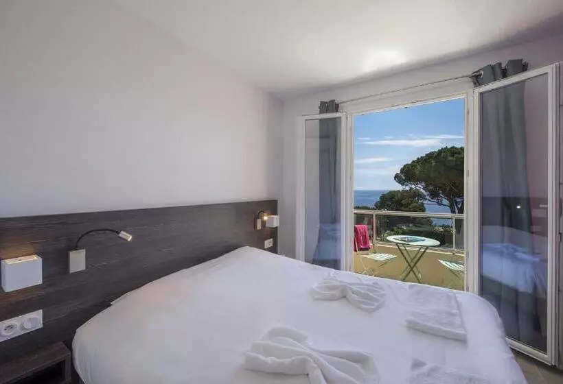 هتل Hôtel Club Du Domaine D Aiguebelle, Ussim Vacances