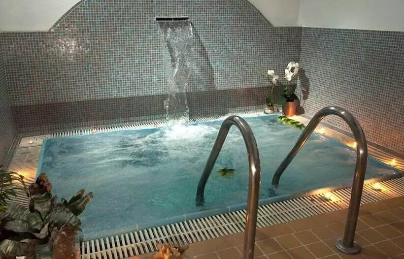 Hotelli Royal Inn