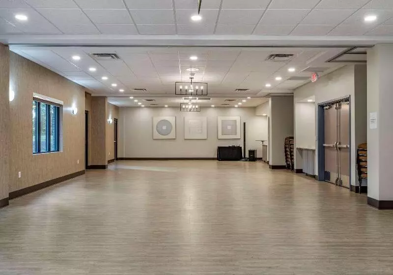 The Cranberry, Ascend Hotel Collection