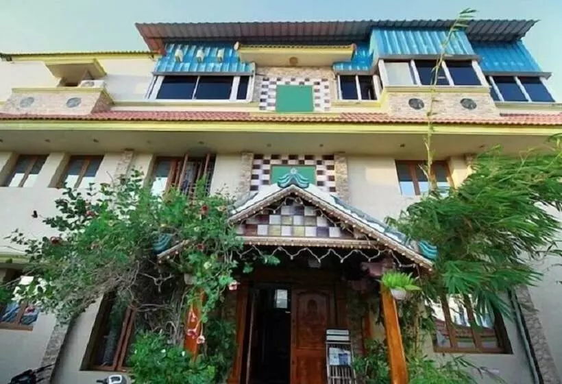 تختخواب و صبحانه Vaani Villa By Royal Stay