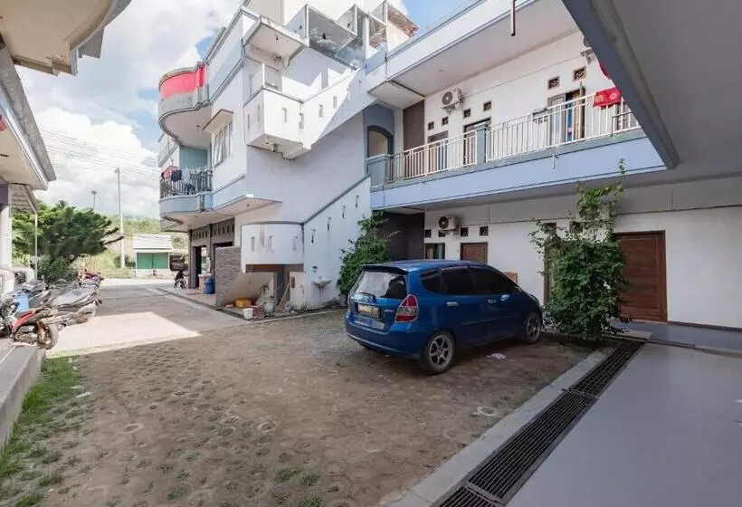 ホテル Reddoorz Near Gor Sempaja Samarinda