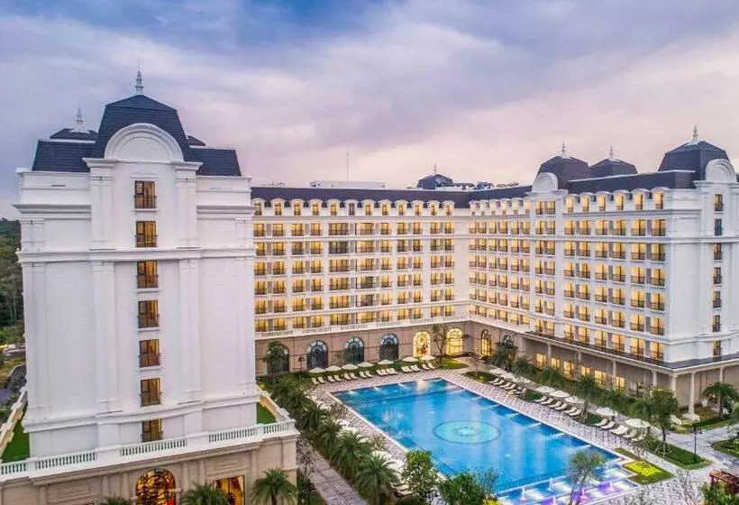 هتل Vinholidays Fiesta Phu Quoc