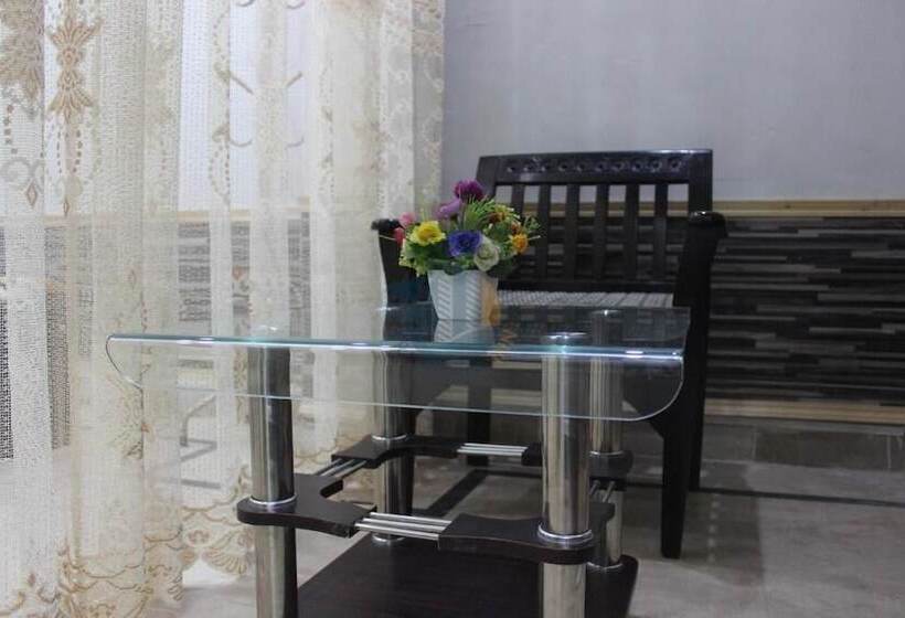 هاستل Sk Travellers Inn