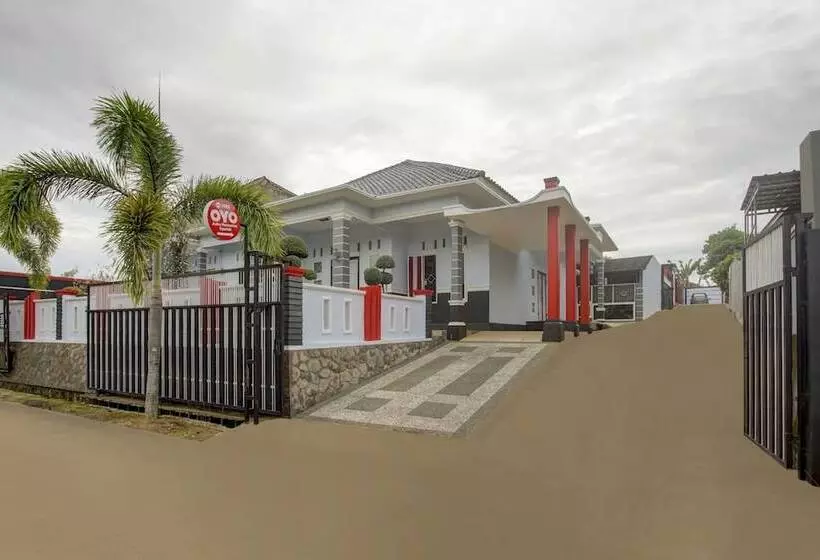 ホテル Oyo 3982 Azka Homestay Syariah
