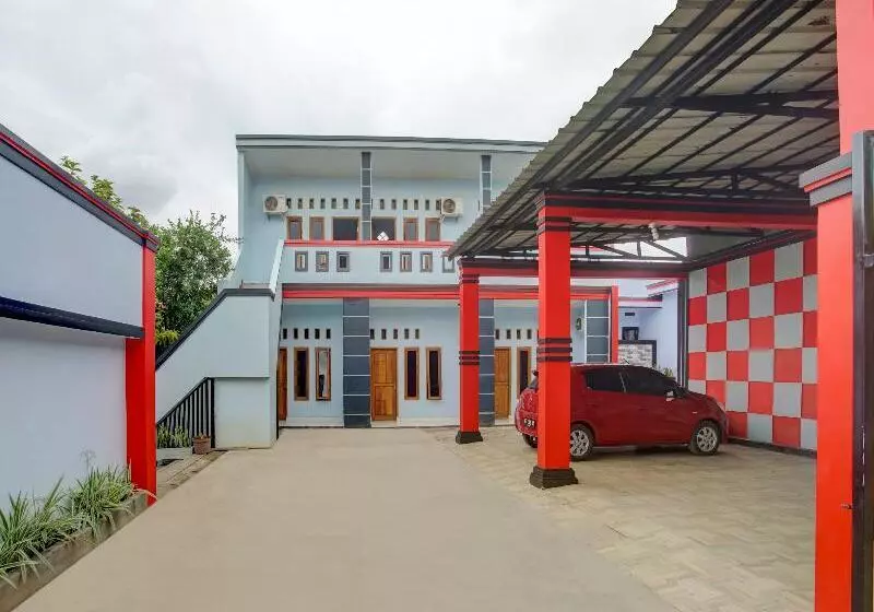 ホテル Oyo 3982 Azka Homestay Syariah