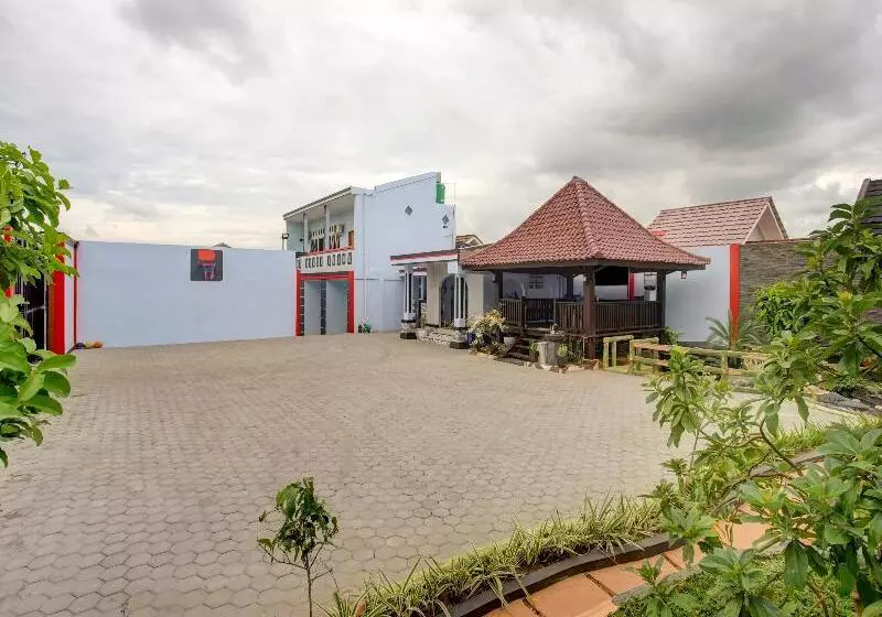 ホテル Oyo 3982 Azka Homestay Syariah