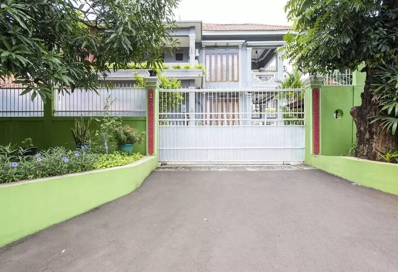 Hotelli Spot On 3961 Fico S Residence Syariah