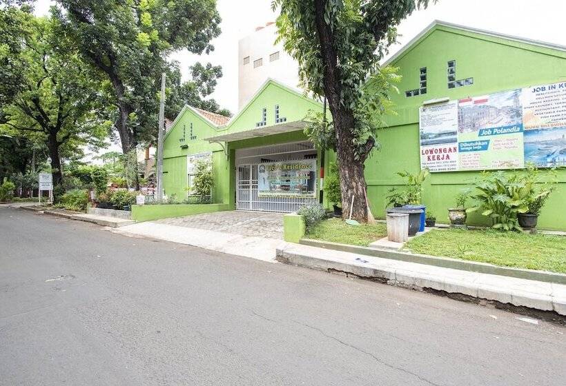 בית מלון כפרי Spot On 3961 Fico S Residence Syariah