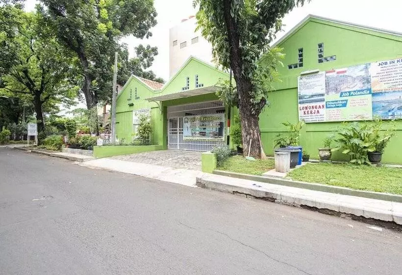 Hotelli Spot On 3961 Fico S Residence Syariah