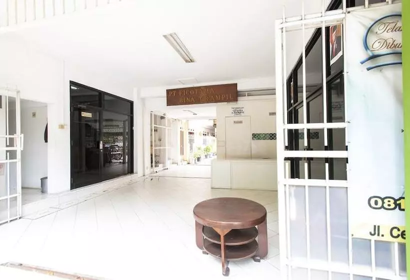 Hotelli Spot On 3961 Fico S Residence Syariah