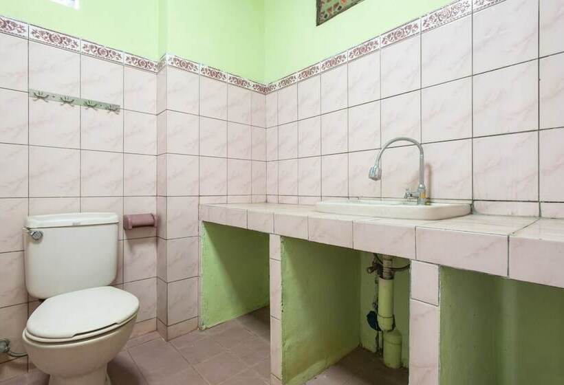 בית מלון כפרי Spot On 3961 Fico S Residence Syariah