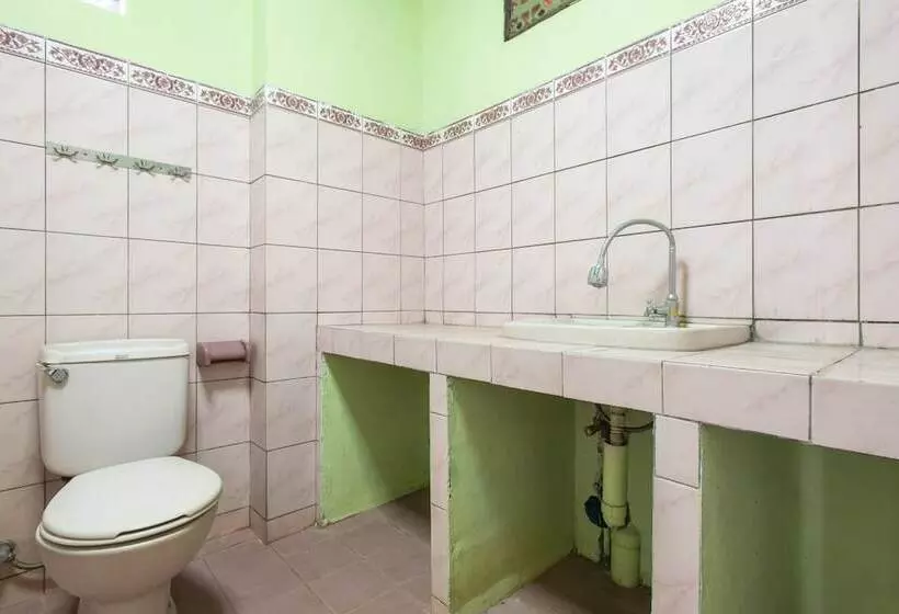 Hotelli Spot On 3961 Fico S Residence Syariah