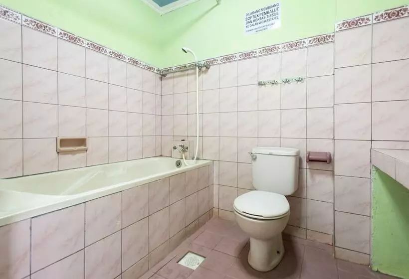 Hotelli Spot On 3961 Fico S Residence Syariah