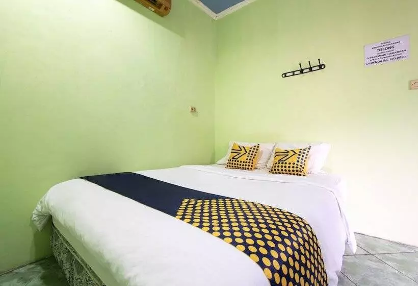 Hotelli Spot On 3961 Fico S Residence Syariah