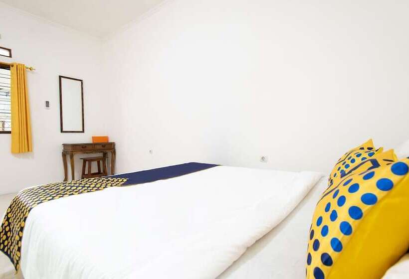 בית מלון כפרי Spot On 3961 Fico S Residence Syariah