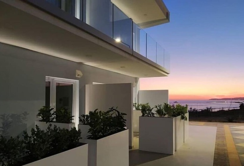 פנסיון Terrazze Naos