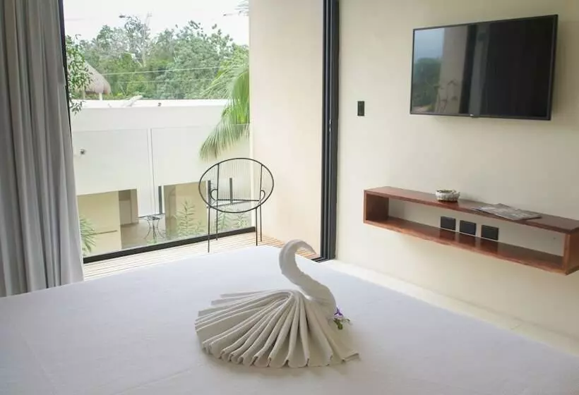 Moonshine Tulum Hotel & Hostel