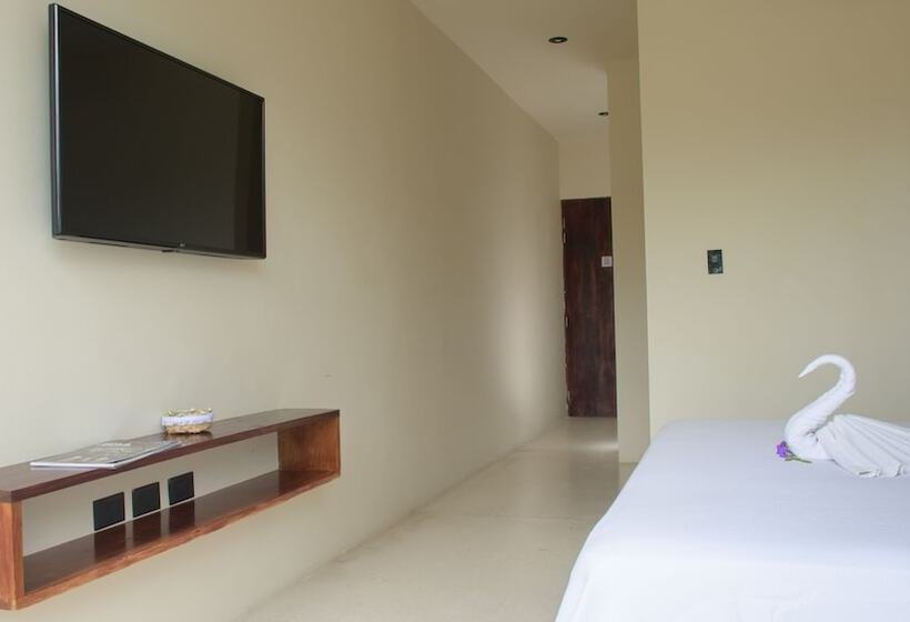 Moonshine Tulum Hotel & Hostel