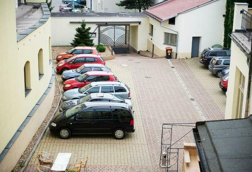 ホテル Slávie Pelhřimov