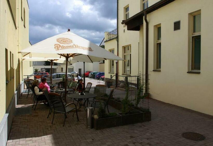 ホテル Slávie Pelhřimov