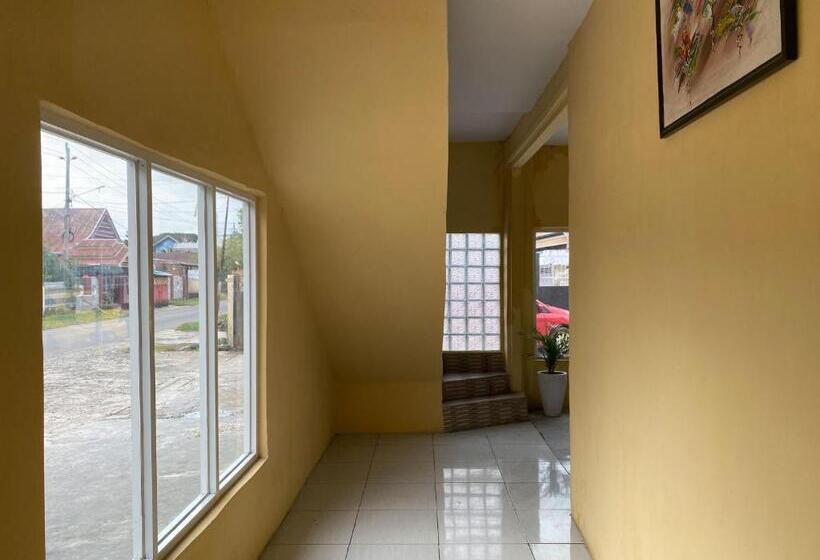 בית מלון כפרי Reddoorz Near Gedung Kesenian Palopo