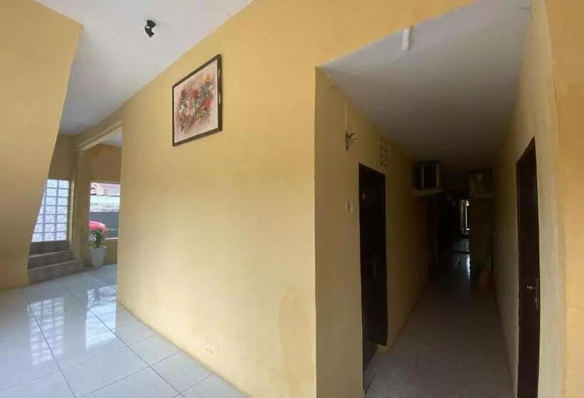 Hotelli Reddoorz Near Gedung Kesenian Palopo