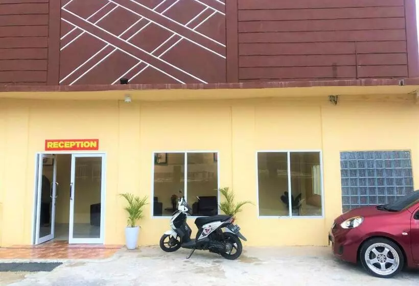 Hotelli Reddoorz Near Gedung Kesenian Palopo