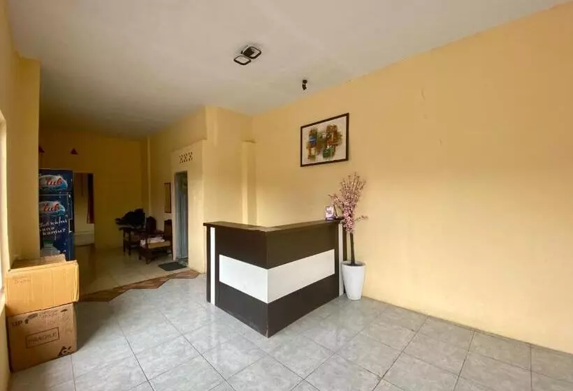 Hotelli Reddoorz Near Gedung Kesenian Palopo