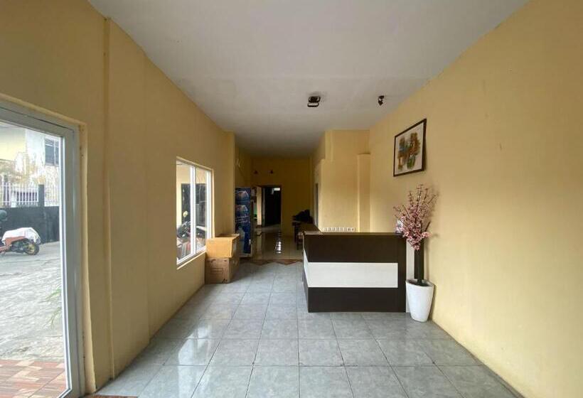 בית מלון כפרי Reddoorz Near Gedung Kesenian Palopo